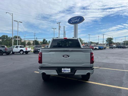 Avalanche 2026 Ford F-150 XLT