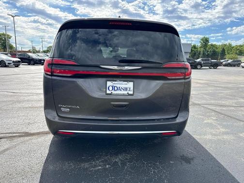 Granite Crystal Metallic Clearcoat 2021 Chrysler Pacifica Touring L