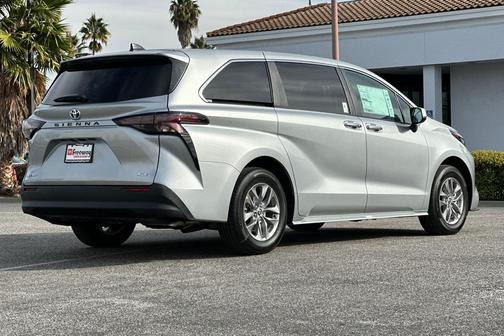 2025 Toyota Sienna XLE