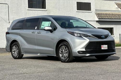 2025 Toyota Sienna XLE