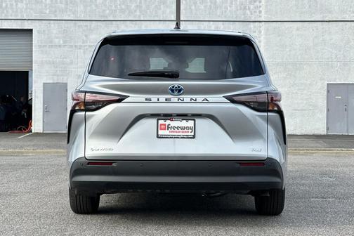2025 Toyota Sienna XLE