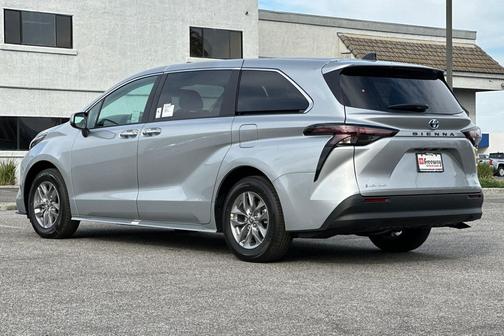 2025 Toyota Sienna XLE