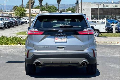 Silver Metallic 2022 Ford Edge Titanium
