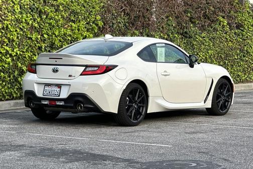 2025 Toyota GR86 Premium