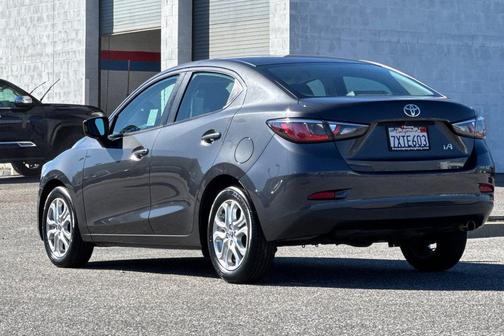 Graphite 2017 Toyota Yaris iA Base