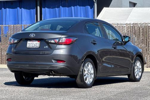 Graphite 2017 Toyota Yaris iA Base