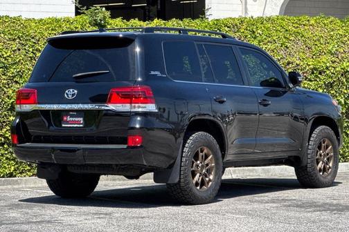 Midnight Black Metallic 2020 Toyota Land Cruiser Base