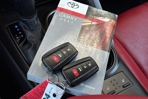 Wind Chill Pearl 2021 Toyota Camry XSE