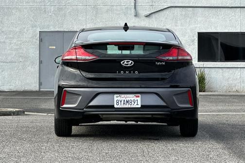2022 Hyundai IONIQ Hybrid SE