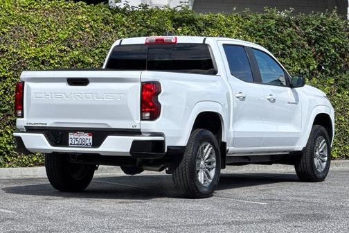 Summit White 2024 Chevrolet Colorado LT