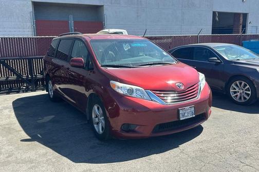 2017 Toyota Sienna LE