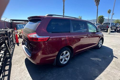 2017 Toyota Sienna LE