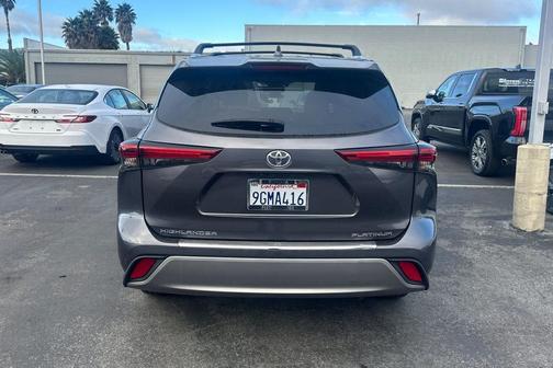 2023 Toyota Highlander Platinum