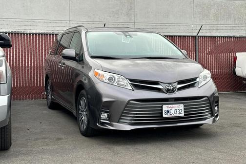 2020 Toyota Sienna XLE