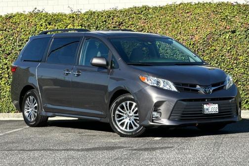 2020 Toyota Sienna XLE