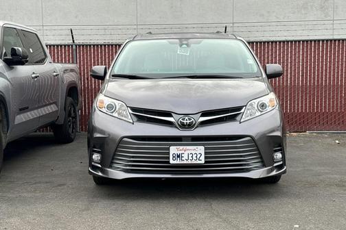 2020 Toyota Sienna XLE