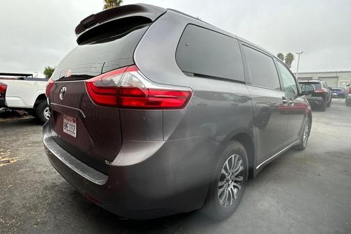 2020 Toyota Sienna XLE