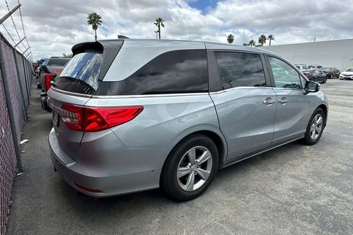 Lunar Silver Metallic 2018 Honda Odyssey EX