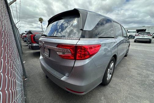 Lunar Silver Metallic 2018 Honda Odyssey EX