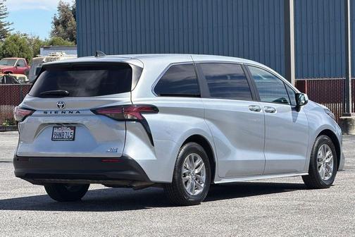 Predawn Gray Mica 2022 Toyota Sienna XLE