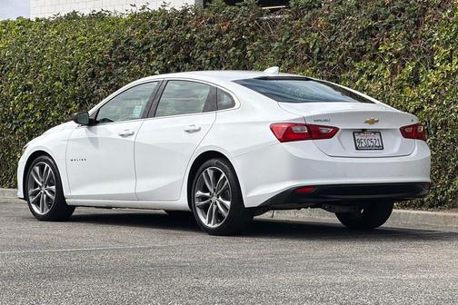 Summit White 2023 Chevrolet Malibu FWD 1LT