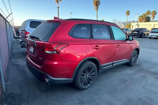 2020 Mitsubishi Outlander LE