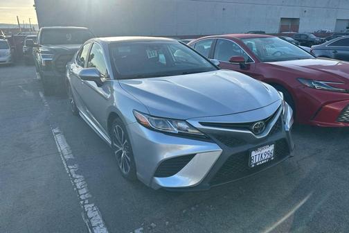 2020 Toyota Camry SE