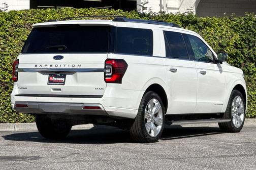 Star White Metallic Tri-Coat 2024 Ford Expedition Max Platinum