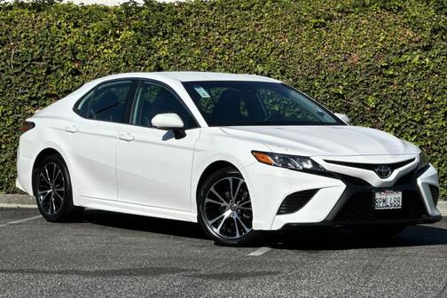2020 Toyota Camry SE