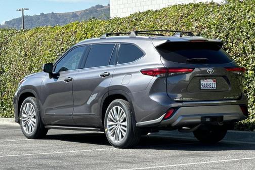 2022 Toyota Highlander Platinum