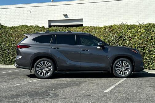 2022 Toyota Highlander Platinum