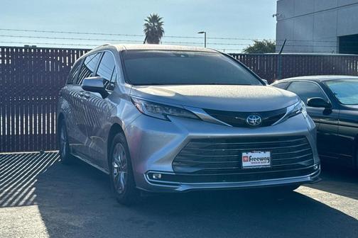 2022 Toyota Sienna Limited 7-Passenger