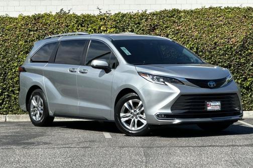 2022 Toyota Sienna Limited 7-Passenger