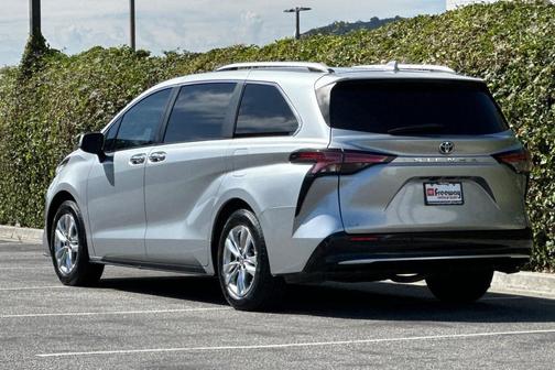 2022 Toyota Sienna Limited 7-Passenger