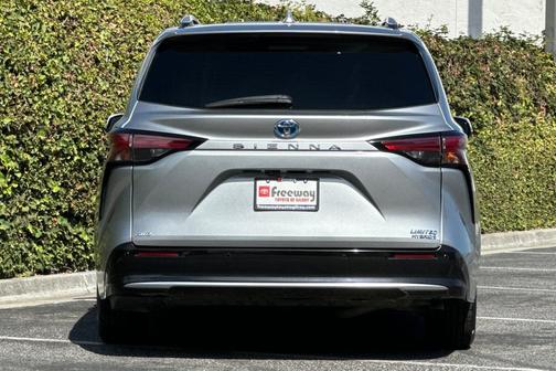 2022 Toyota Sienna Limited 7-Passenger
