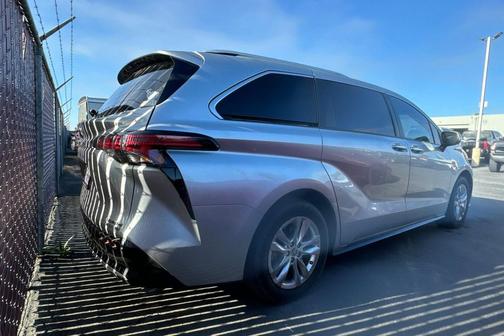 2022 Toyota Sienna Limited 7-Passenger