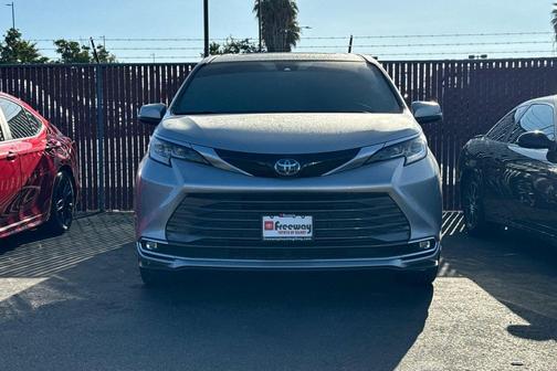 2022 Toyota Sienna Limited 7-Passenger