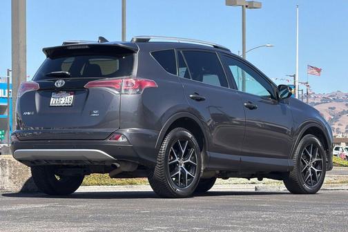 Magnetic Gray Metallic 2016 Toyota RAV4 SE