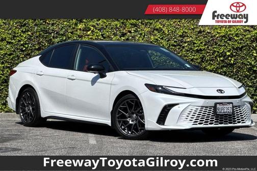 Wind Chill Pearl/Midnight Black Metallic 2025 Toyota Camry XSE