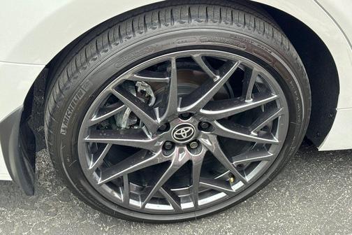 Wind Chill Pearl/Midnight Black Metallic 2025 Toyota Camry XSE