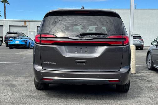 Granite Crystal Metallic Clearcoat 2023 Chrysler Pacifica Touring L