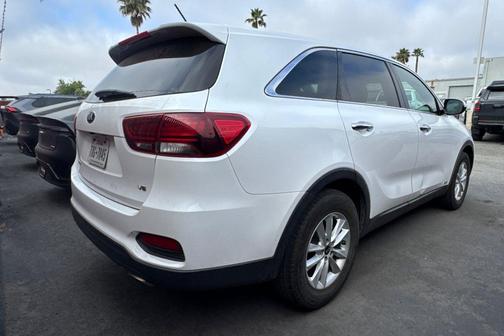Snow White Pearl 2019 Kia Sorento LX