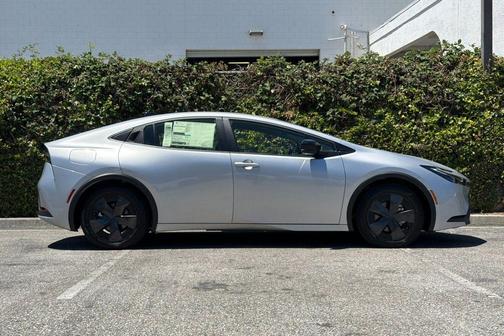 Cutting Edge 2026 Toyota Prius Plug-In Hybrid SE