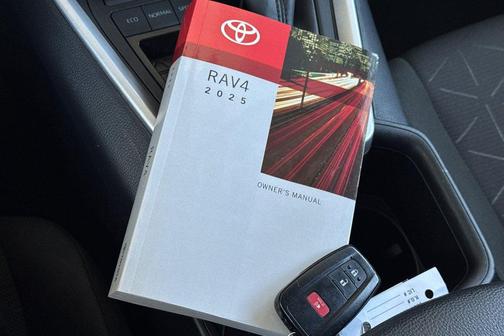 Ice Cap 2025 Toyota RAV4 XLE