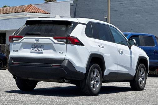 Ice Cap 2025 Toyota RAV4 XLE