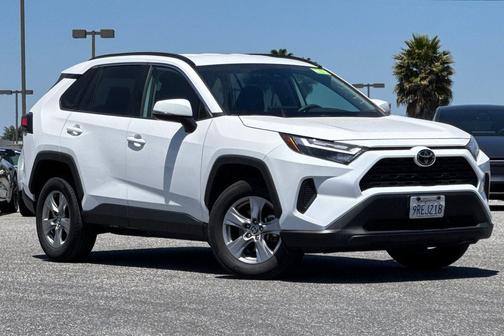 Ice Cap 2025 Toyota RAV4 XLE