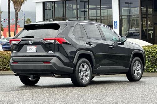 2022 Toyota RAV4 Hybrid XLE