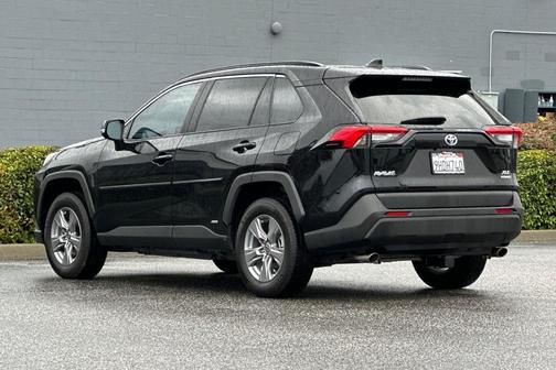 2022 Toyota RAV4 Hybrid XLE