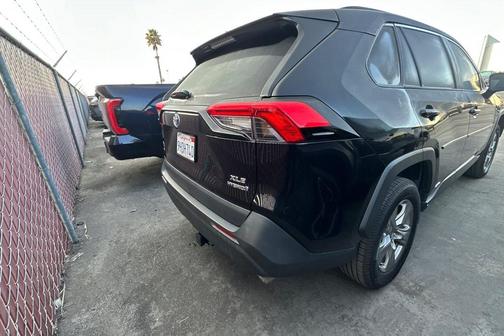 2022 Toyota RAV4 Hybrid XLE