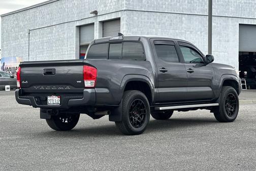 2017 Toyota Tacoma SR